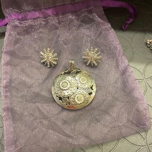 2 sided Pendant in sterling silver with earrings